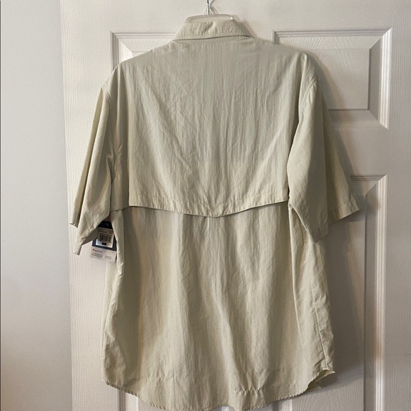 Redington Beige Short Sleeve Shirt size L brand new length 32” pit to pit 44” - Picture 7 of 8
